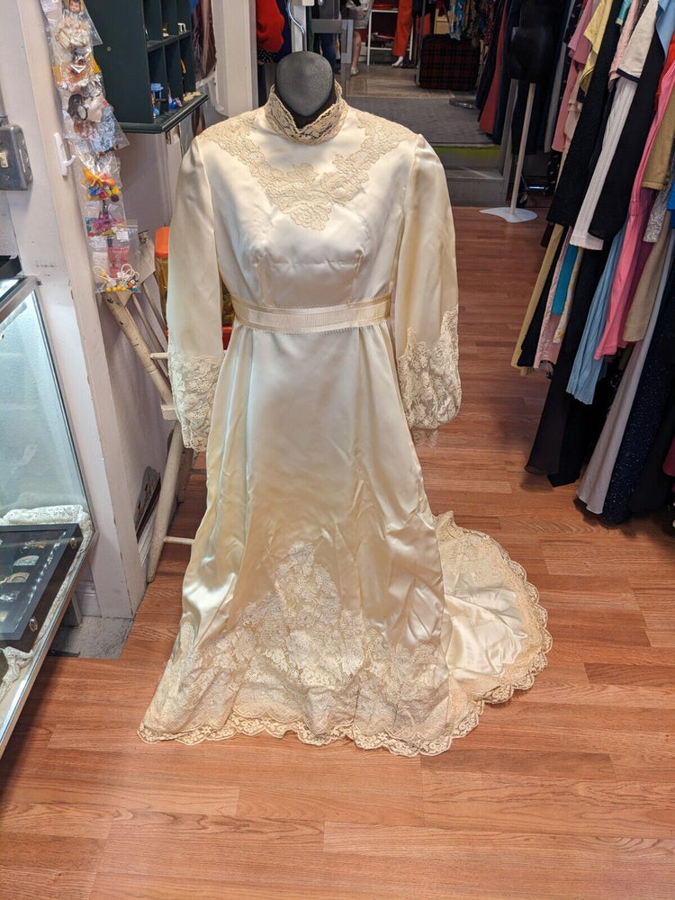 Vintage Lace Cream Off White long sleeve Wedding Gown Small Hi Neck Ivory 