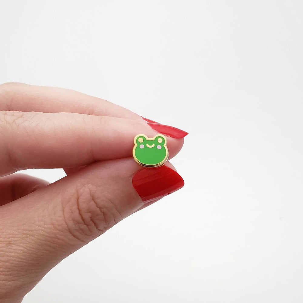 Froggy enamel mini pin