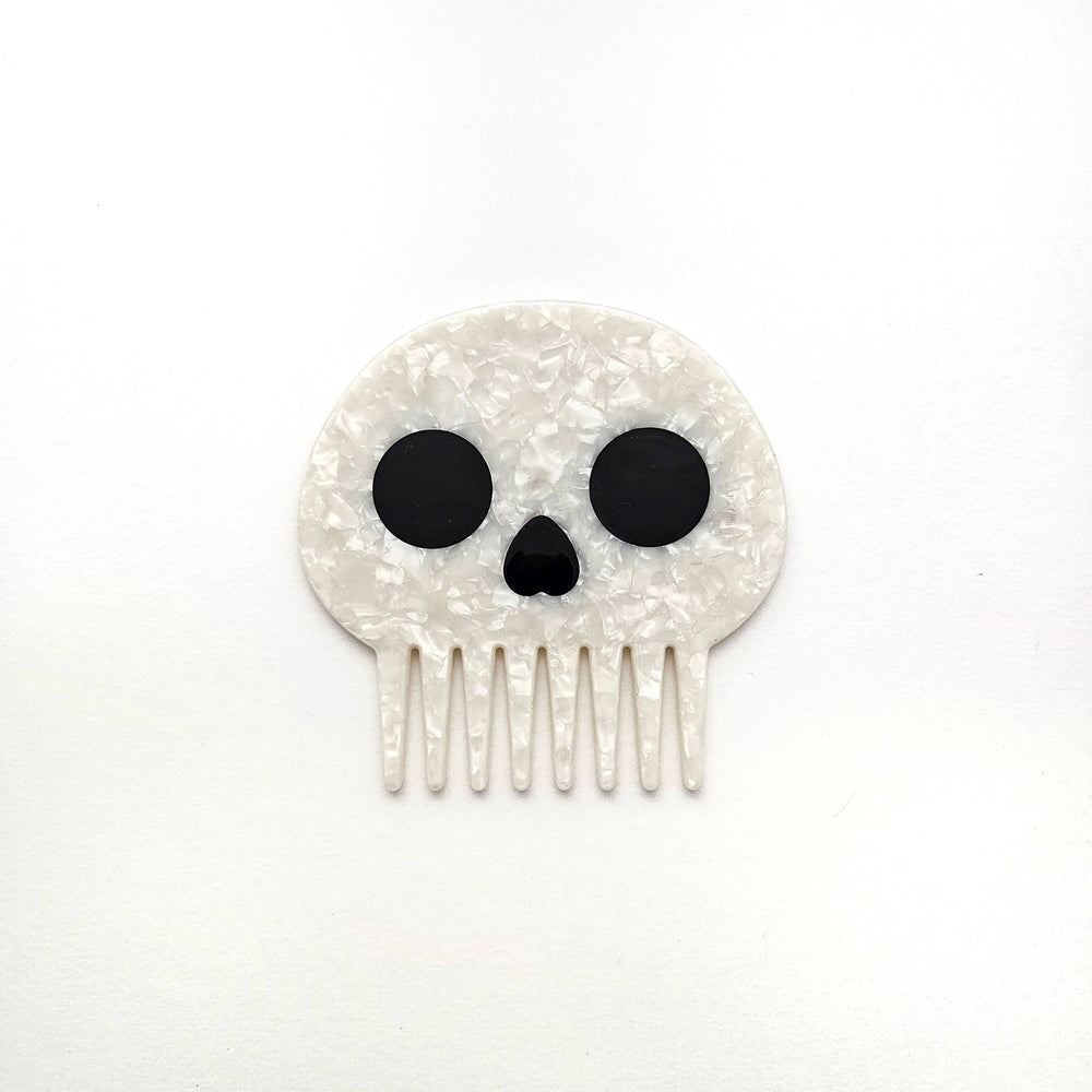 Skull wide-tooth comb