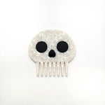 Skull wide-tooth comb