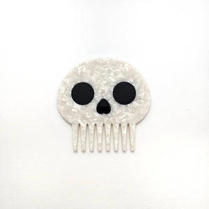 Skull wide-tooth comb