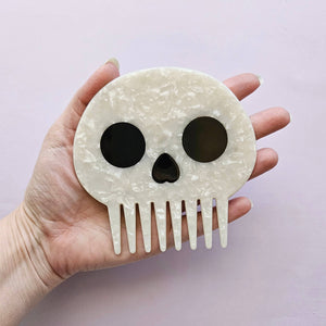 Skull wide-tooth comb