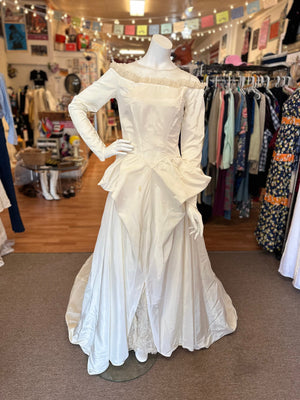 Vintage Unique 1940’s Peplum Princess Style Wedding dress xs size 2 as is