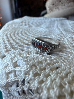 Sterling Silver Art Deco Inspired Garnet Filigree Ring Size 6.