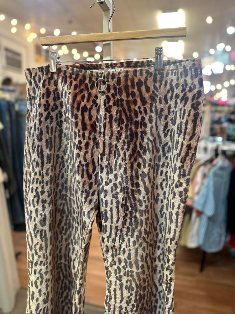 Aardvark's Odd Ark Vintage Plus Size XL Leopard O-Ring flares