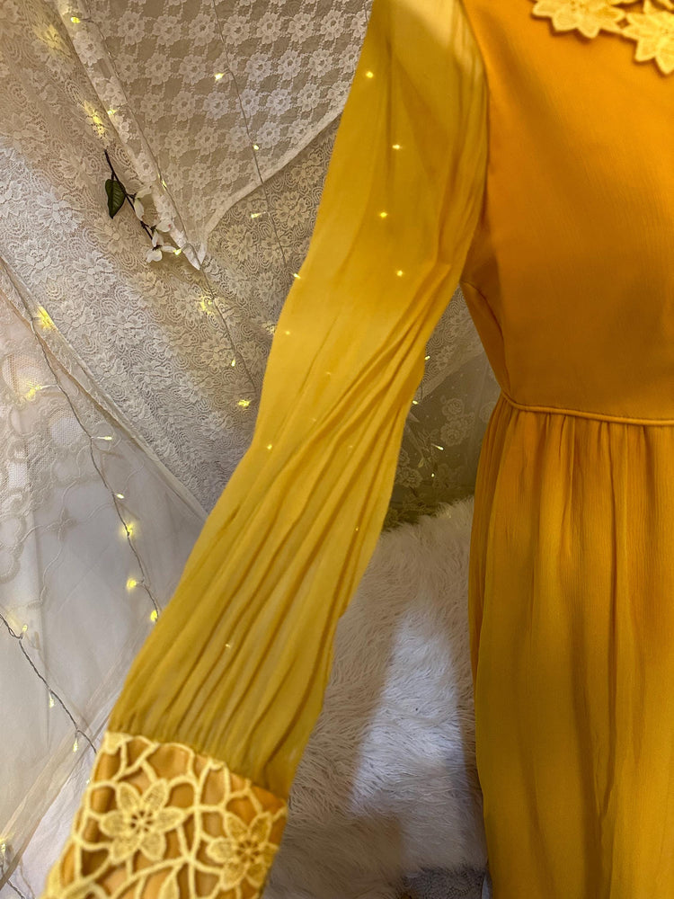 Gauzy 1970s Vintage Mustard Hippie Bridesmaid Dress with Exaggerated Collar Size Large