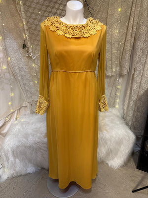 Gauzy 1970s Vintage Mustard Hippie Bridesmaid Dress with Exaggerated Collar Size Large
