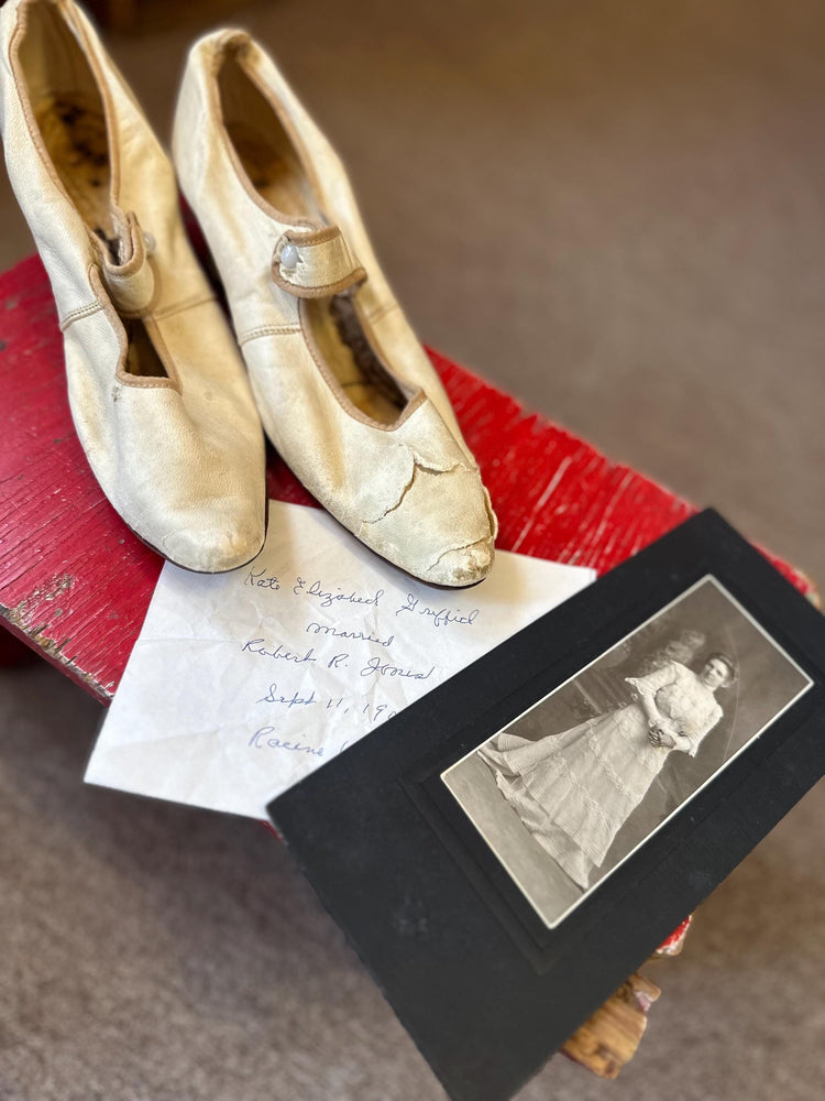 Victorian Two-Piece Dress Set with Corset & Calfskin Shoes – For Study or Display Only