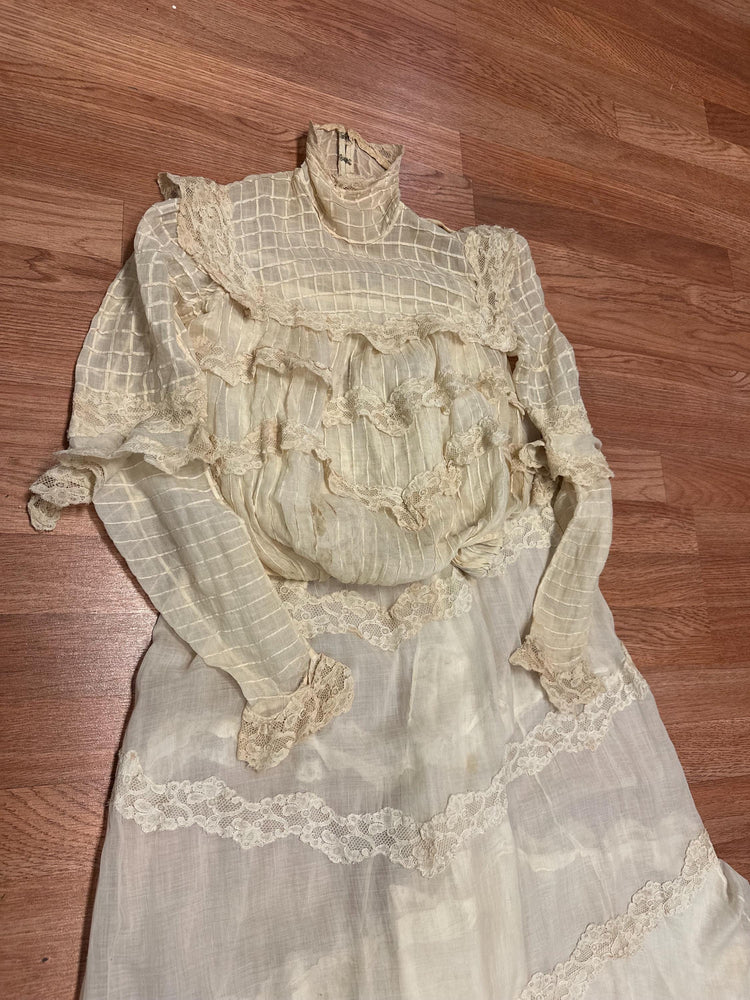Victorian Two-Piece Dress Set with Corset & Calfskin Shoes – For Study or Display Only