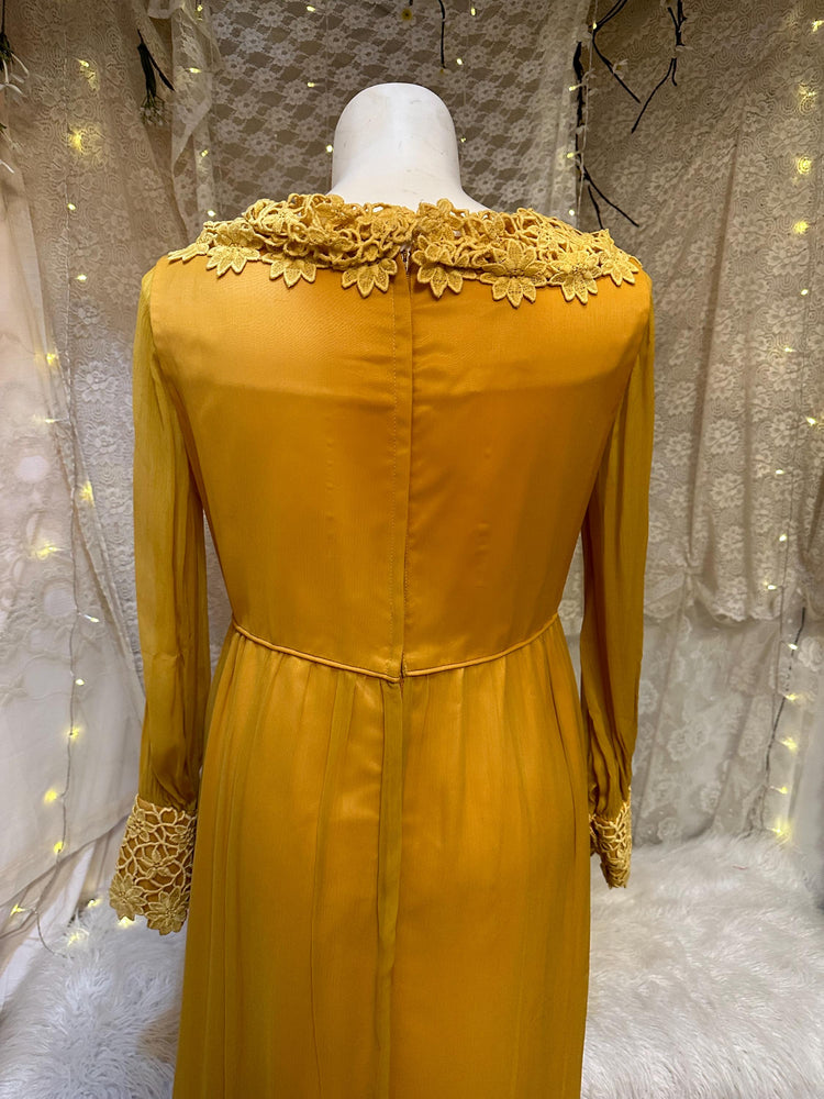 Gauzy 1970s Vintage Mustard Hippie Bridesmaid Dress with Exaggerated Collar Size Large