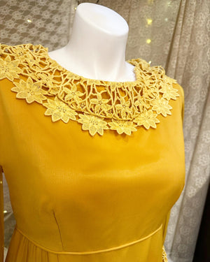 Gauzy 1970s Vintage Mustard Hippie Bridesmaid Dress with Exaggerated Collar Size Large