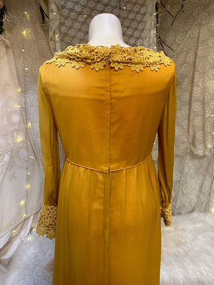 Gauzy 1970s Vintage Mustard Hippie Bridesmaid Dress with Exaggerated Collar Size Large