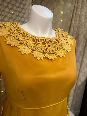 Gauzy 1970s Vintage Mustard Hippie Bridesmaid Dress with Exaggerated Collar Size Large