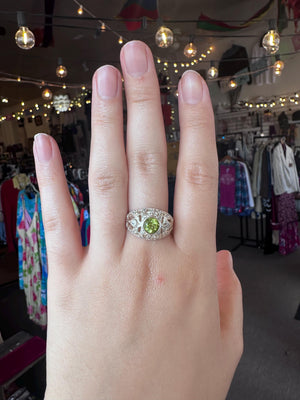 Vintage Sterling Silver Peridot Ring with Filigree Dome Setting – Size 7.5