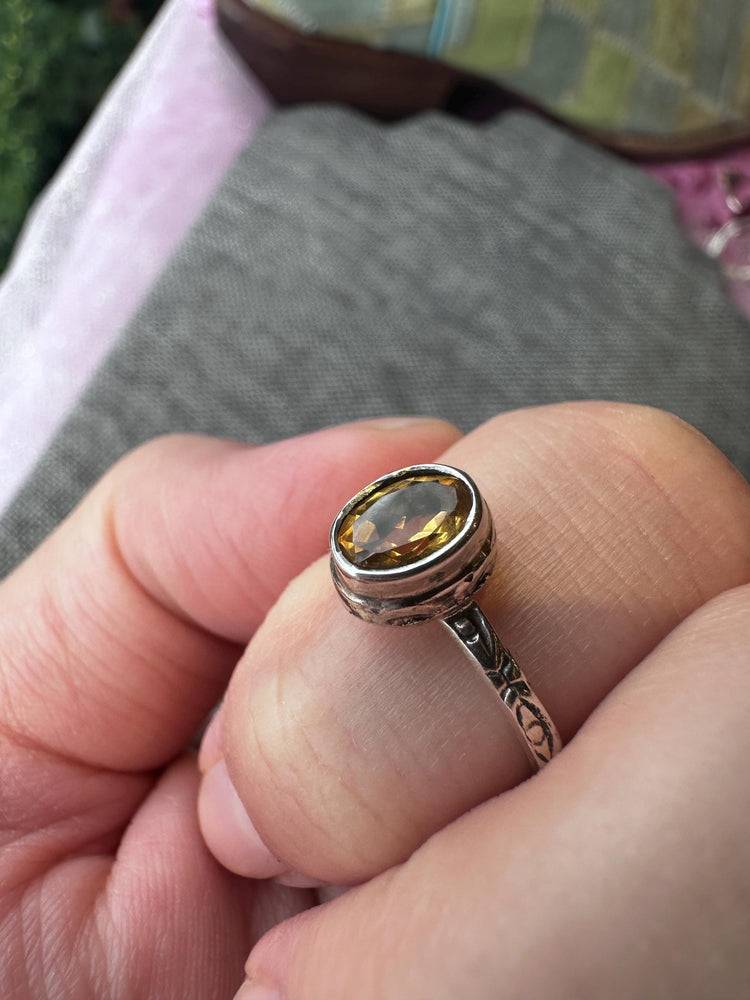 Vintage Sterling Silver Citrine Ring – Swirl Band, Size 7 (.925, 1.91g)