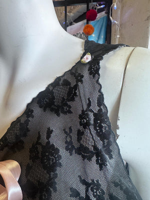 1950s/60s Vintage Eyeful Black Lace Lingerie Capelet Top – Pink Bow Detail (Sz S/M)
