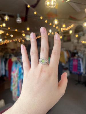 Vintage Sterling Silver Peridot Ring with Filigree Dome Setting – Size 7.5