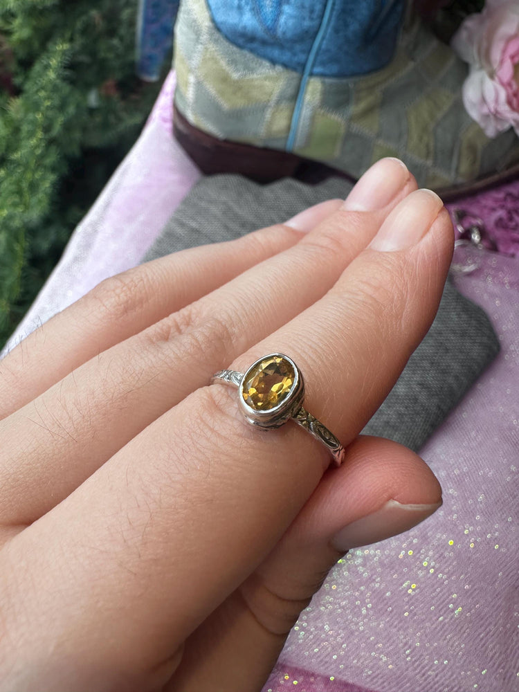 Vintage Sterling Silver Citrine Ring – Swirl Band, Size 7 (.925, 1.91g)