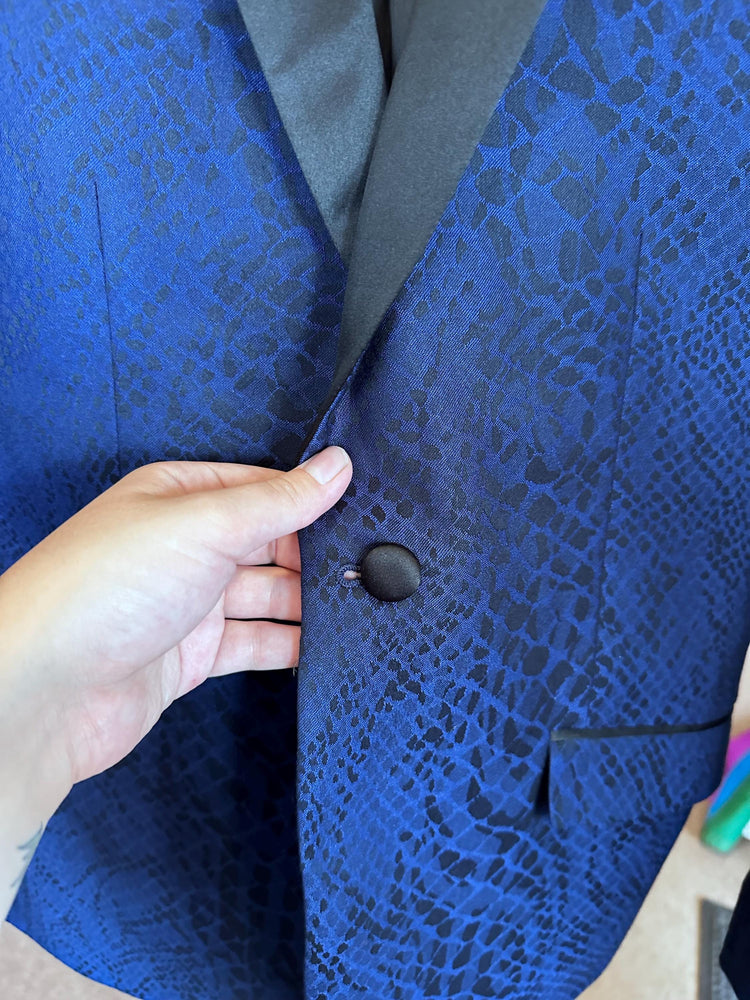 JF J. Ferrar Snake Skin Satin Blazer – Blue with Black Accents, Size 40S (Fits Men’s Large Slim)