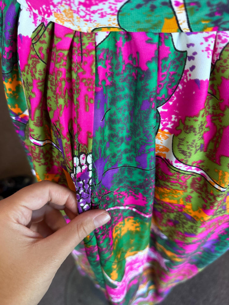 1970s Vintage Abstract Keyhole Neckline Psychedelic Hippie Maxi Polyester Dress with Belt