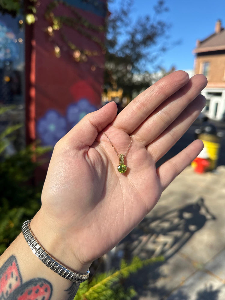 14K Gold Gorgeous Dainty Minimalist 3 Stone Peridot Pendant Necklace August Birthstone Feminine Jewelry Birthday Gift