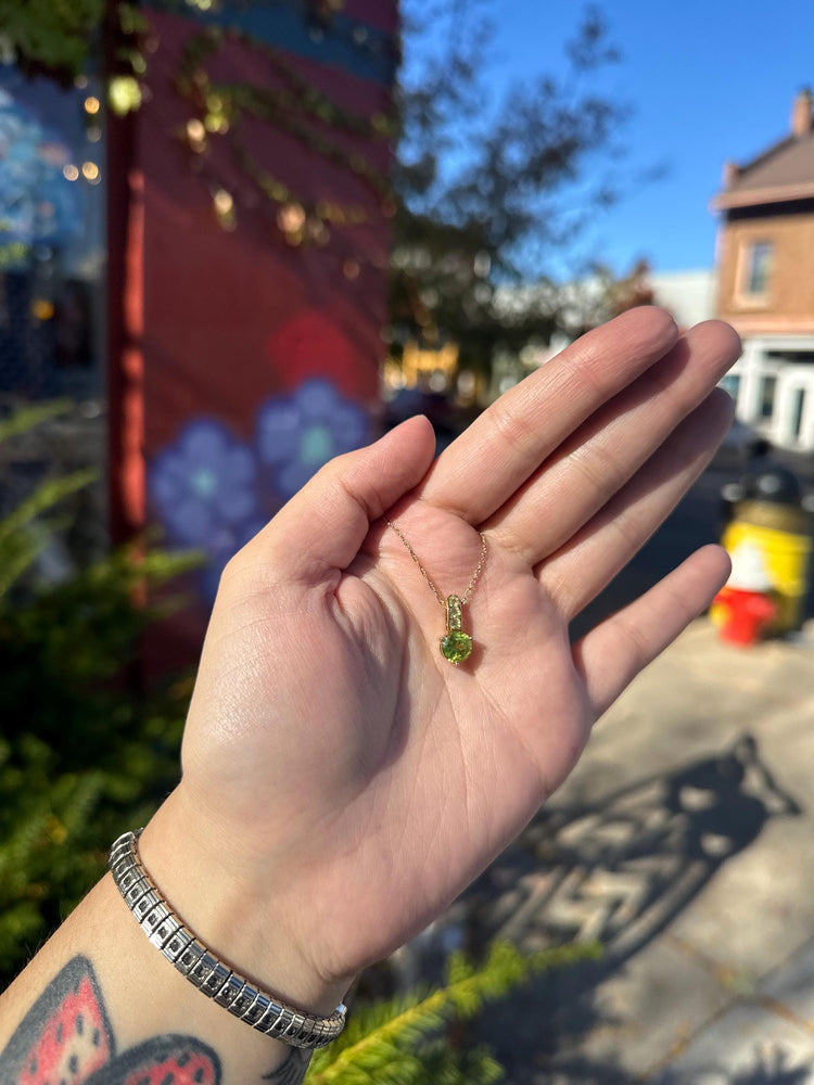 14K Gold Gorgeous Dainty Minimalist 3 Stone Peridot Pendant Necklace August Birthstone Feminine Jewelry Birthday Gift