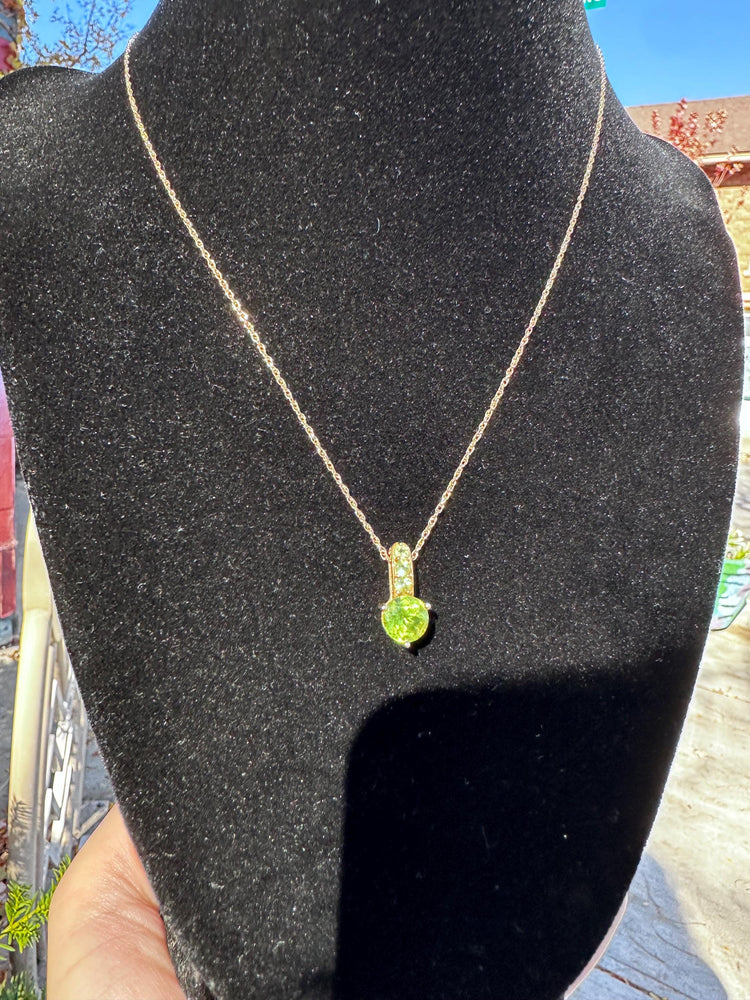 14K Gold Gorgeous Dainty Minimalist 3 Stone Peridot Pendant Necklace August Birthstone Feminine Jewelry Birthday Gift