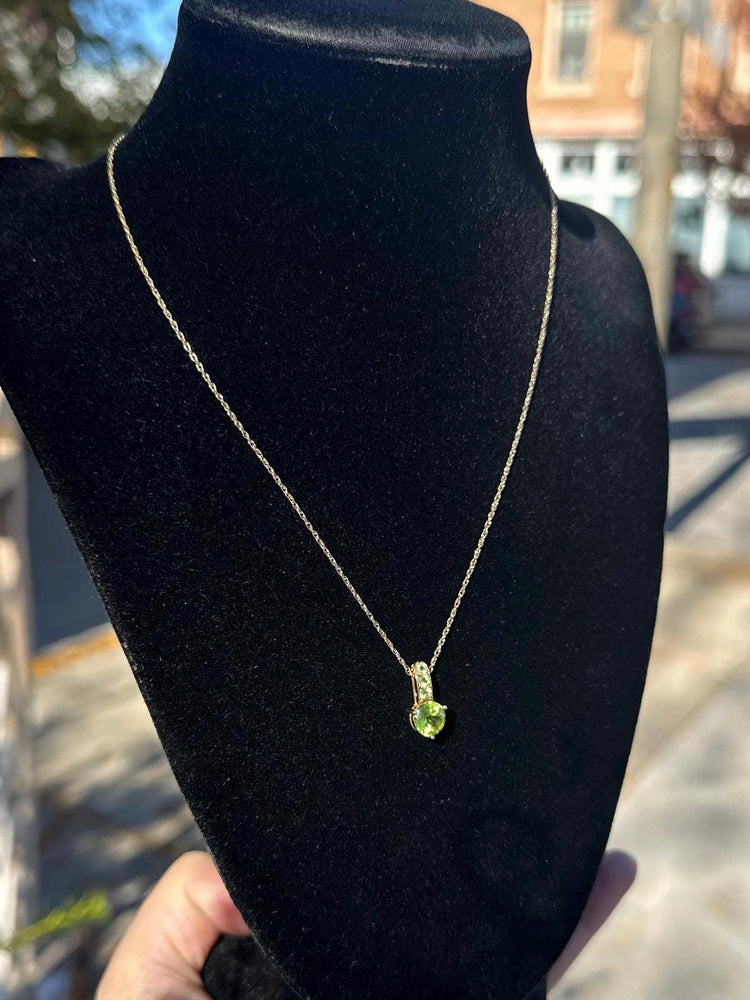 14K Gold Gorgeous Dainty Minimalist 3 Stone Peridot Pendant Necklace August Birthstone Feminine Jewelry Birthday Gift