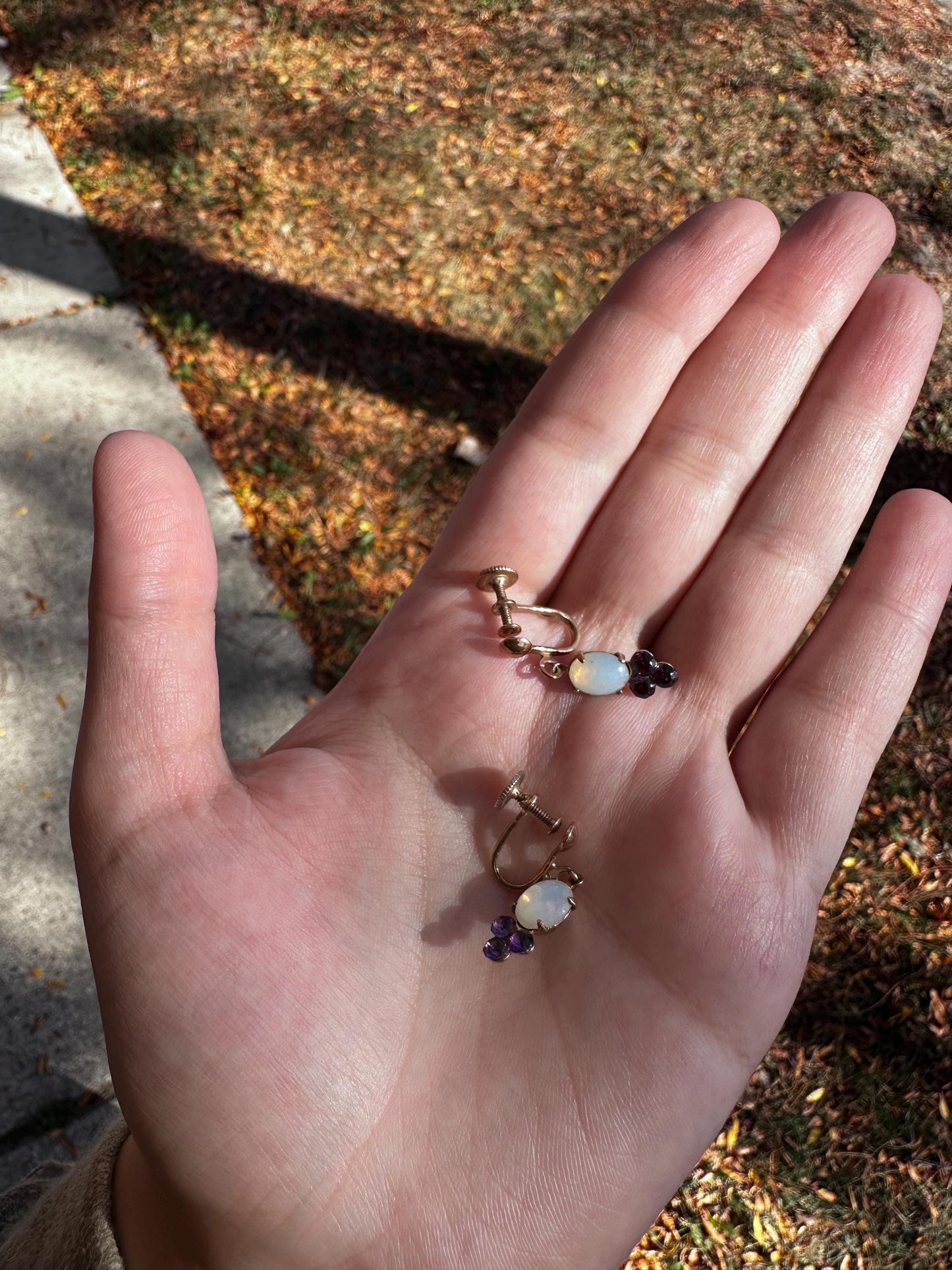 MCM Vintage 1940's-50's Goldtone Screwback Clip on Faux Created Opal Earrings