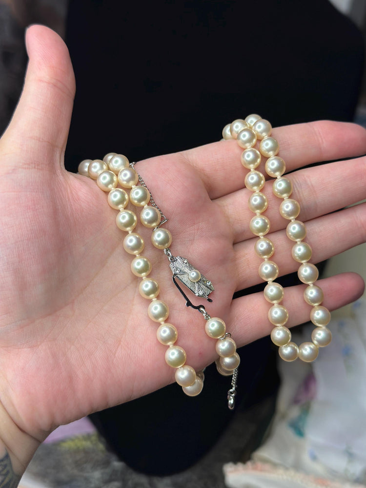 Gorgeous Vintage PM70 Marjorica Simulated Pearl Creamy White Single Strand Hand Knotted Sterling Silver Clasp