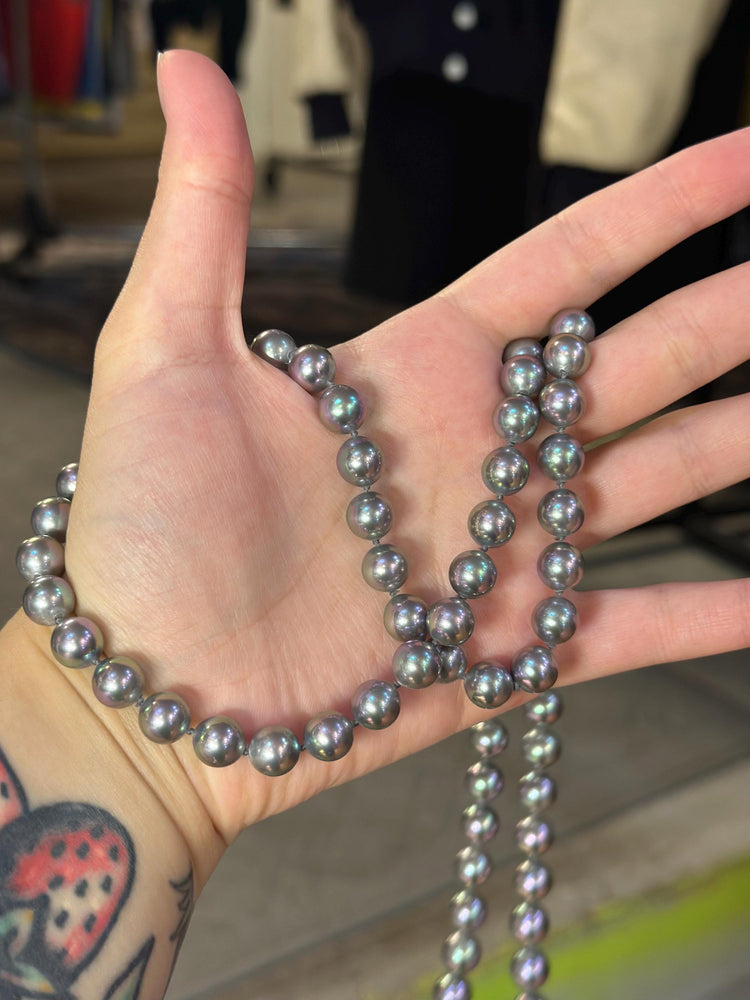 Gorgeous Vintage PM70 Marjorica Simulated Pearl Iridescent Blue Gray Pearls Single Strand Longish