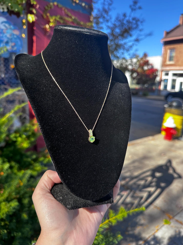 14K Gold Gorgeous Dainty Minimalist 3 Stone Peridot Pendant Necklace August Birthstone Feminine Jewelry Birthday Gift