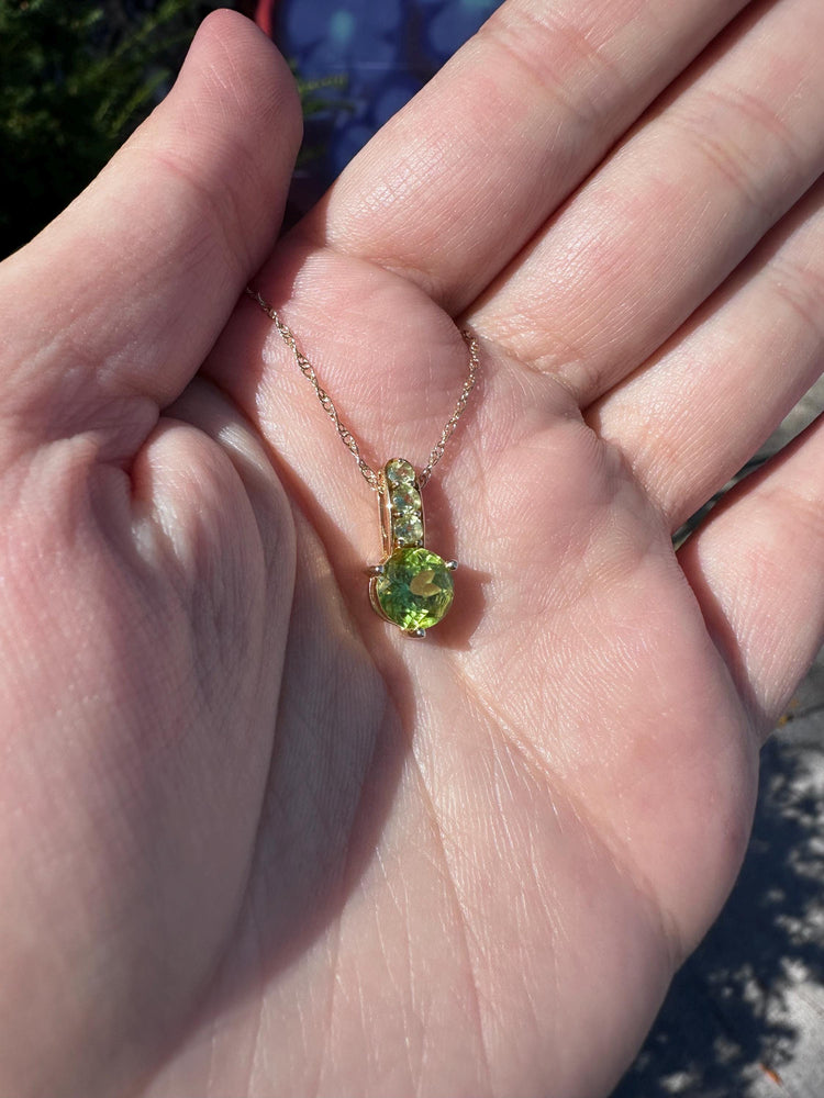 14K Gold Gorgeous Dainty Minimalist 3 Stone Peridot Pendant Necklace August Birthstone Feminine Jewelry Birthday Gift