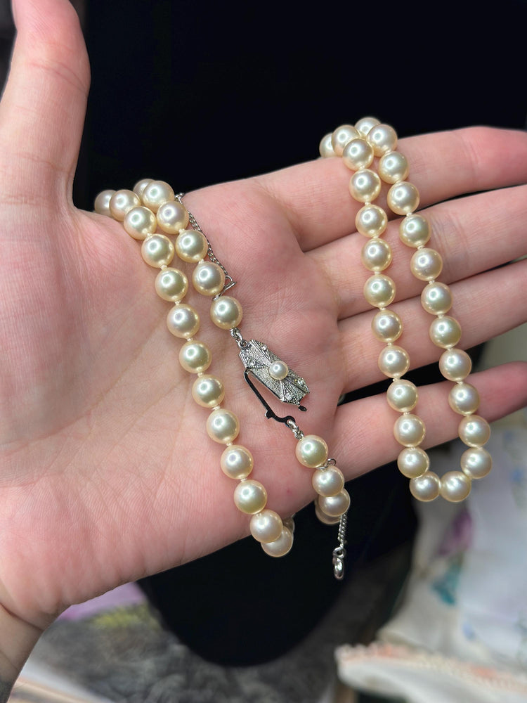 Gorgeous Vintage PM70 Marjorica Simulated Pearl Creamy White Single Strand Hand Knotted Sterling Silver Clasp