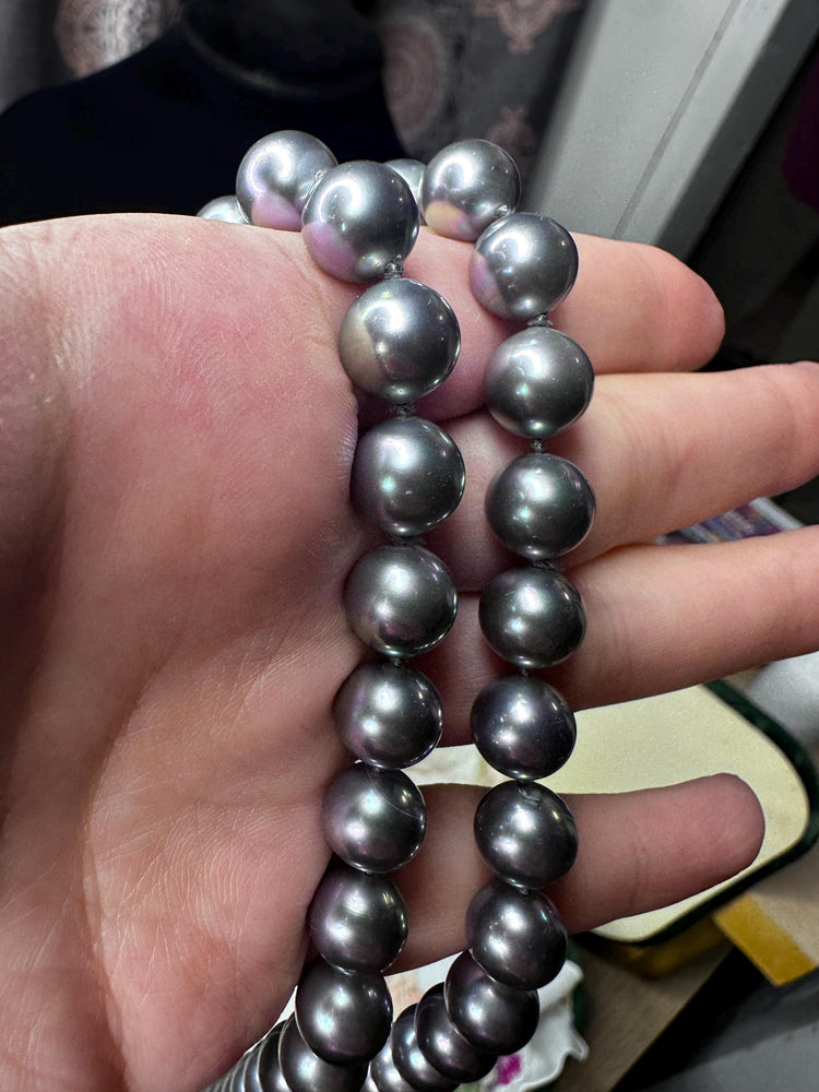 Gorgeous Vintage PM70 Marjorica Simulated Pearl Iridescent Blue Gray Pearls Single Strand Longish