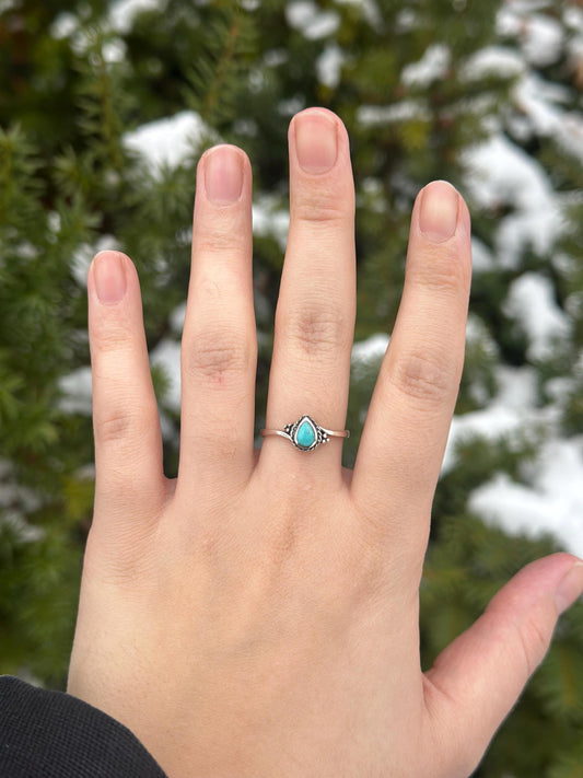 Vintage Sterling Silver Tear Drop Dainty Western Turquoise Navajo Ring Size 7.5
