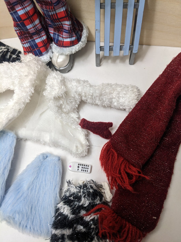 MGA Bratz Wintertime Wonderland Jade With Accessories Clothes Incomplete